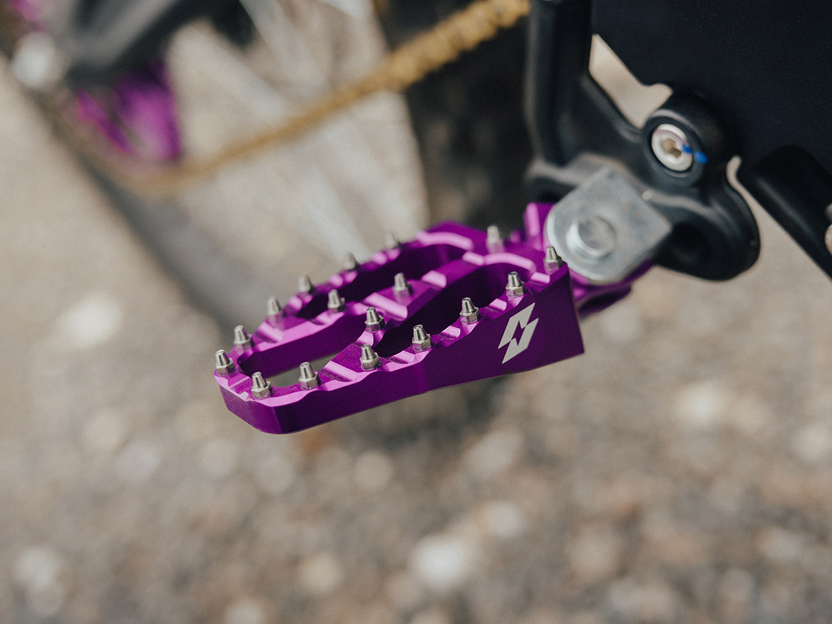 Full-E Charged Footpeg Set Purple